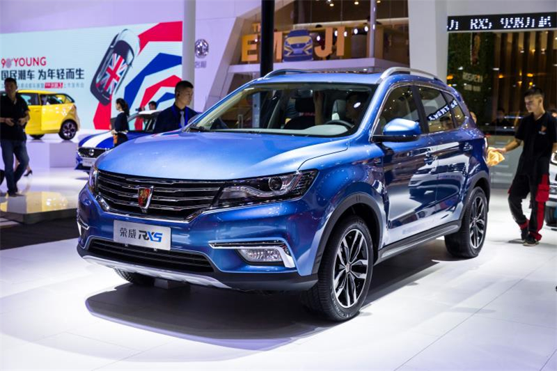 全新榮威950、榮威e950定義“高級(jí)轎車” 成都車展亮相售價(jià)16.88萬(wàn)起 互聯(lián)網(wǎng)汽車上市一周年 系統(tǒng)升級(jí)帶來(lái)顛覆式進(jìn)化