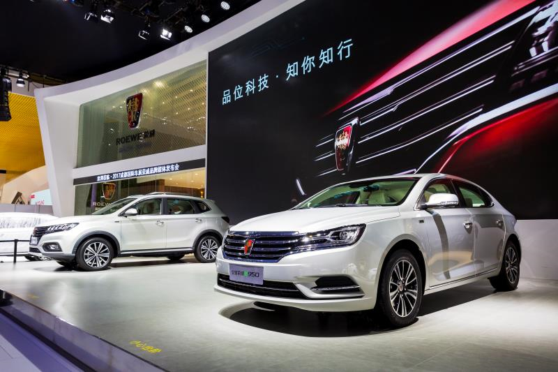 全新榮威950、榮威e950定義“高級(jí)轎車” 成都車展亮相售價(jià)16.88萬(wàn)起 互聯(lián)網(wǎng)汽車上市一周年 系統(tǒng)升級(jí)帶來(lái)顛覆式進(jìn)化