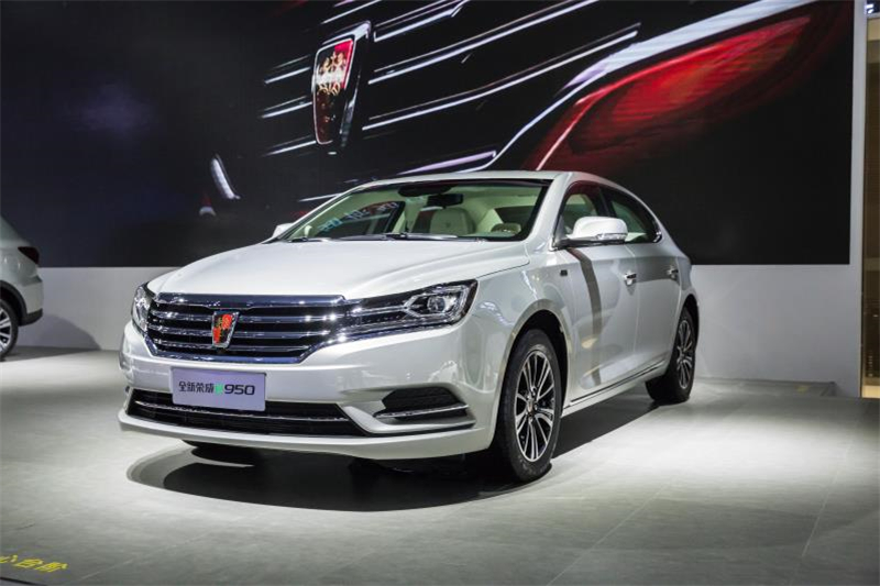 全新榮威950、榮威e950定義“高級(jí)轎車” 成都車展亮相售價(jià)16.88萬(wàn)起 互聯(lián)網(wǎng)汽車上市一周年 系統(tǒng)升級(jí)帶來(lái)顛覆式進(jìn)化