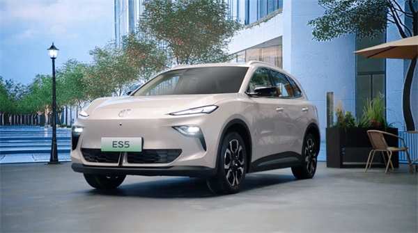 開創(chuàng)傳統(tǒng)車企先河，MG重新發(fā)布ES5，“領(lǐng)先一代、便宜一萬(wàn)”重塑格局